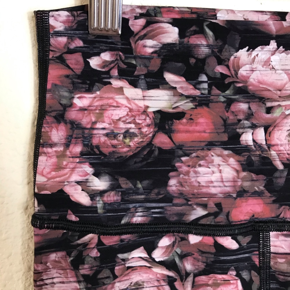 Lululemon peony floral wunder under leggings - Picture 2 of 4